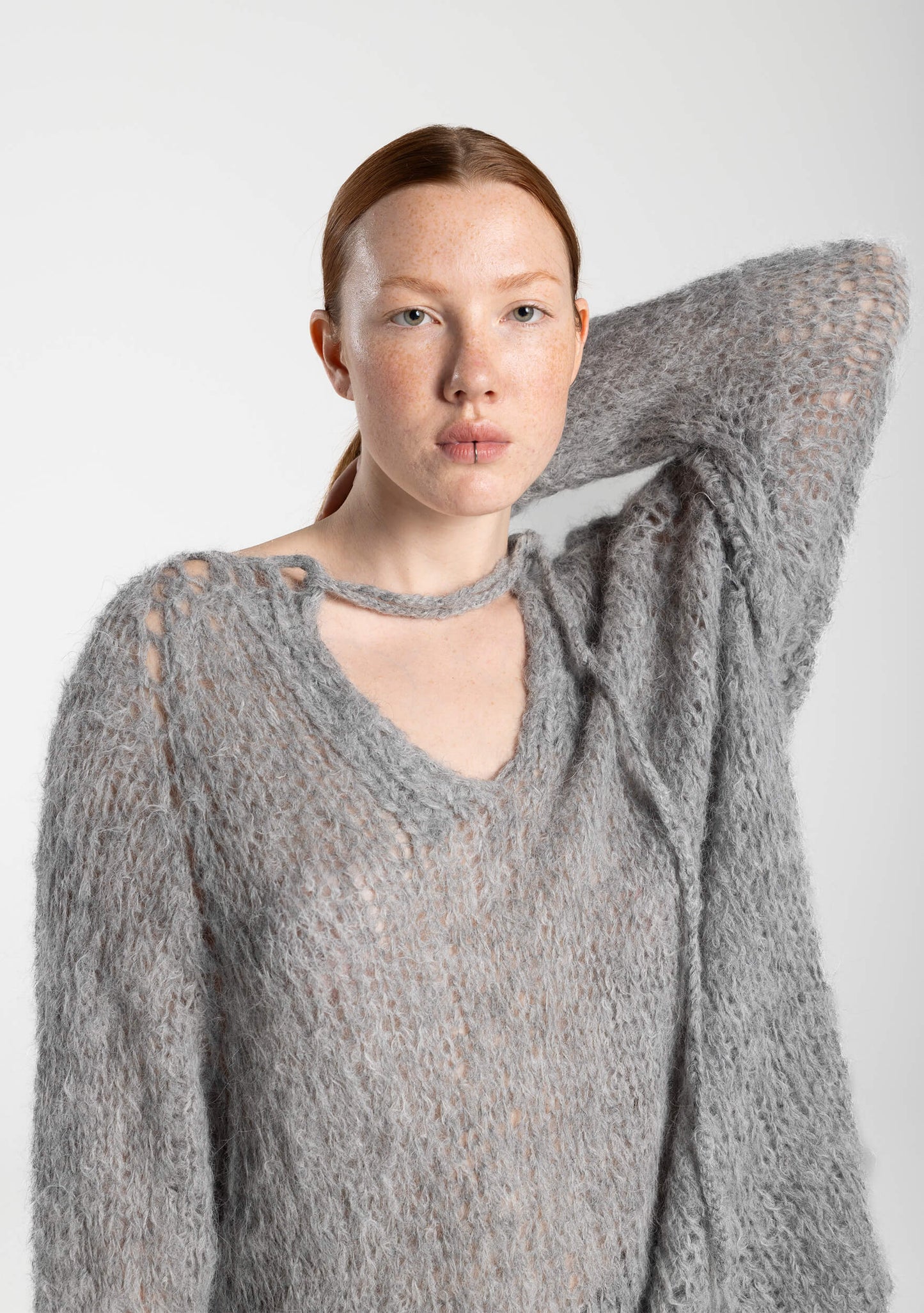 nereta- alpaca-grey -pullover-detail