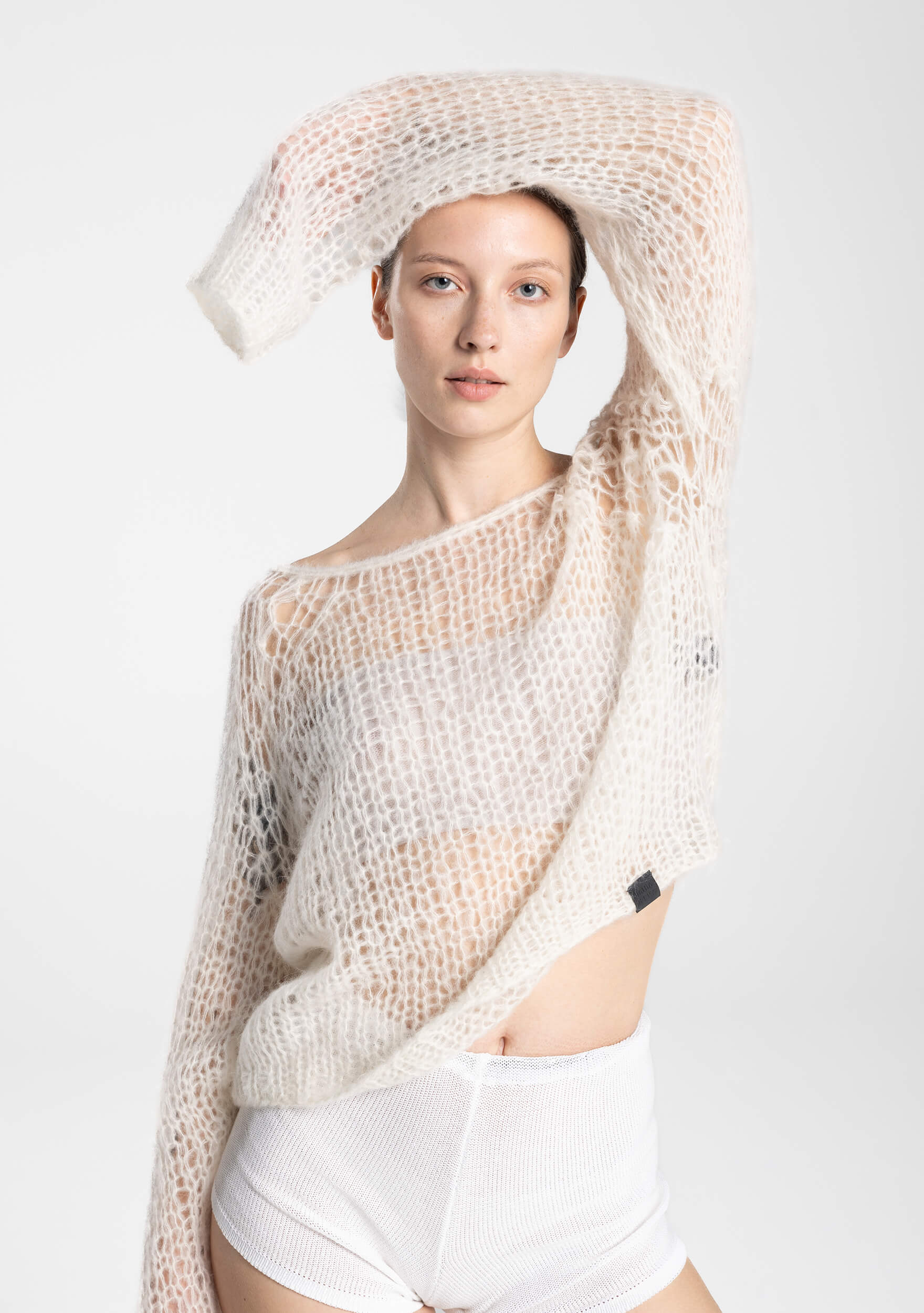 roybon-alpaca-pullover-white -open knit-close-up
